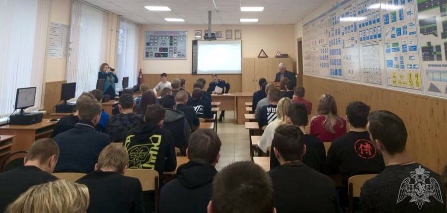 В Тверской области сотрудники Росгвардии рассказали учащимся колледжа о Героях Отечества - своих земляках