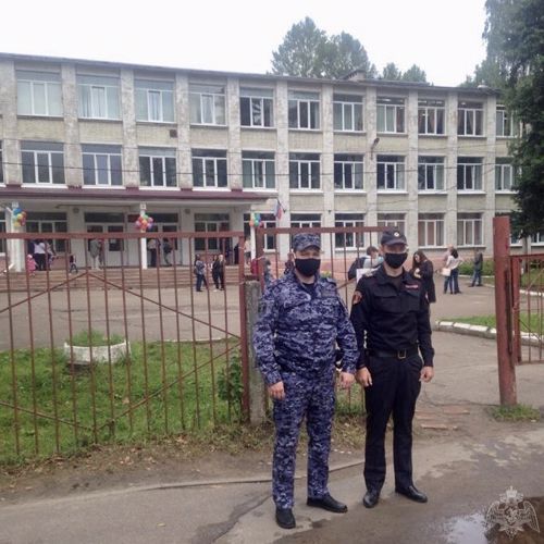В Тверском регионе сотрудники Росгвардии обеспечивают правопорядок во время проведения праздничных мероприятий, посвященных началу учебного года