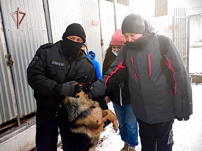 Спецназовцы провели для тверских школьников занятие, посвященное Дню Конституции РФ