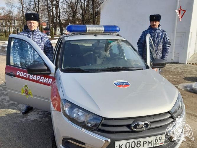 Росгвардейцы в Бежецке задержали мужчину, ежедневно наведывающегося в магазин, чтобы похитить  очередную бутылку спиртного 