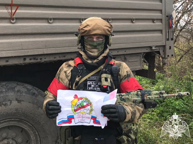 Участвующие в спецоперации росгвардейцы поблагодарили школьников из Тверской области за душевные письма