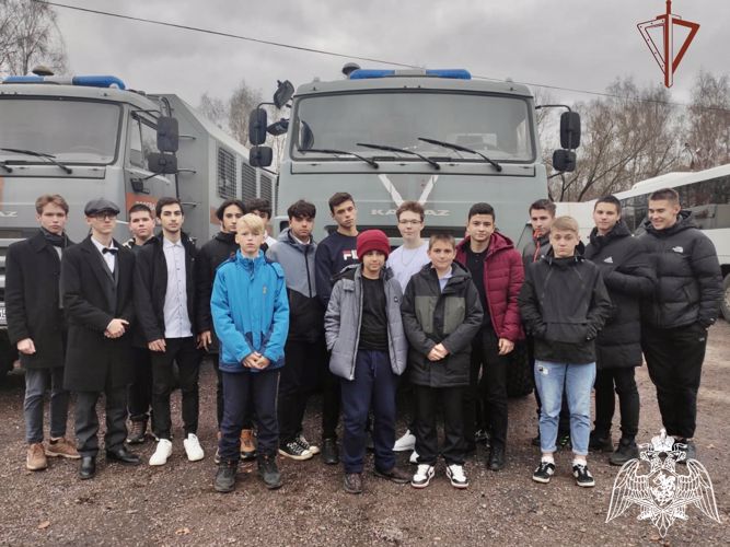 Учащиеся редкинской школы побывали в гостях в тверском ОМОН