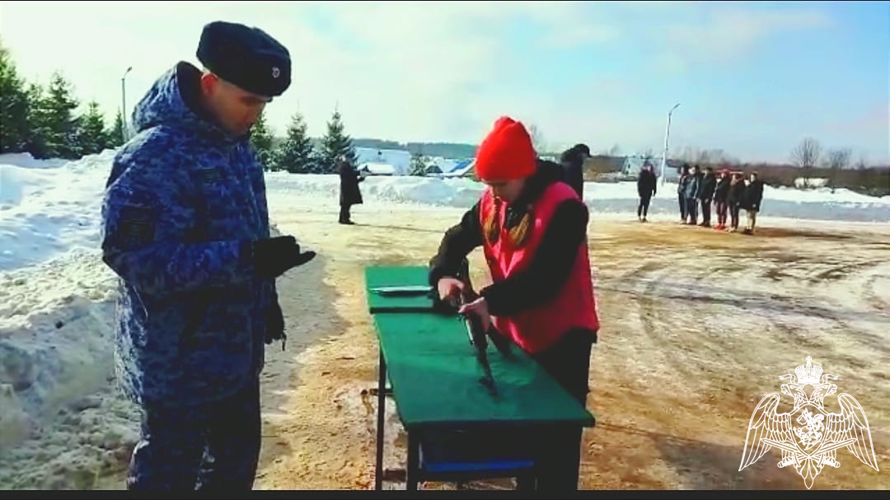 Тверские росвардейцы приняли участие в судействе  военно-спортивной игры «Зарница», посвященной Дню Защитника Отечества