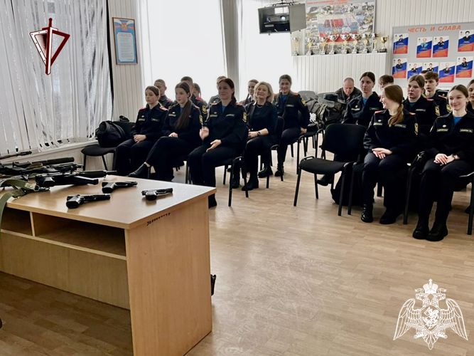 Спецназовцы провели патриотическое занятие для старшеклассников тверской школы, посвященное Дню защитника Отечества