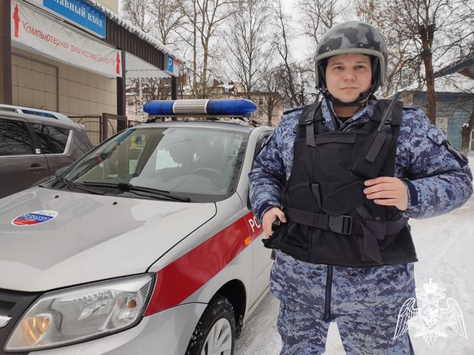 Сотрудники Росгвардии отработали алгоритм действий по сигналу «тревога» в медучреждении Твери