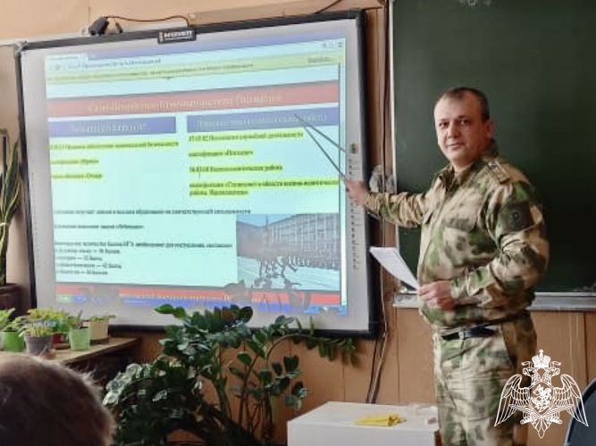 Росгвардейцы знакомят тверских школьников с военными специальностями