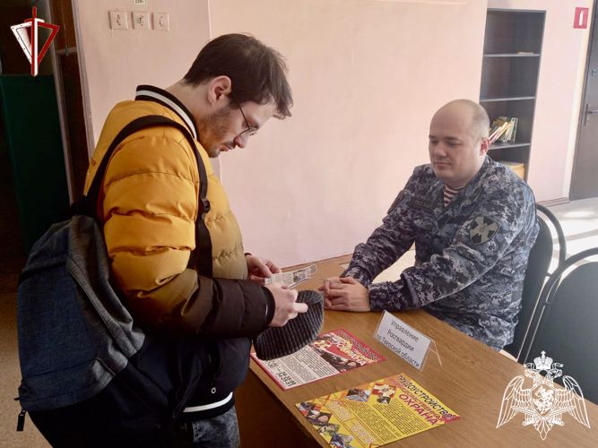 Тверские росгвардейцы приняли участие в «Ярмарке вакансий»