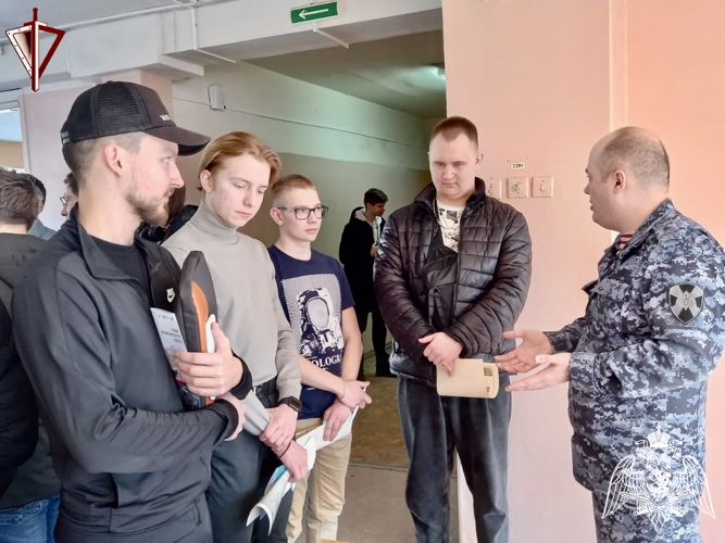Тверские росгвардейцы приняли участие в «Ярмарке вакансий»