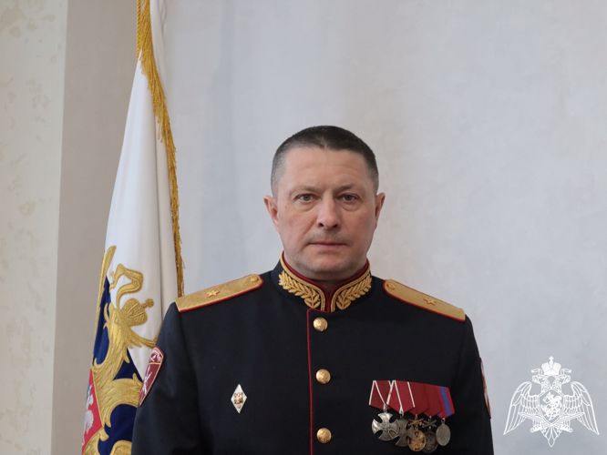 Генерал-майор Александр Пляскин поздравил с 30-летним юбилеем ОМОН «Барс»