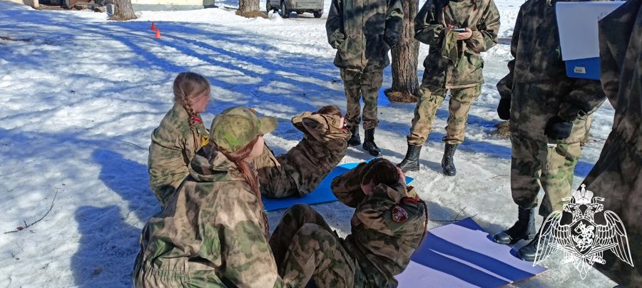 Тверские росгвардейцы организовали и провели для учащихся профильных классов Росгвардии военно-спортивную игру «Зарница»