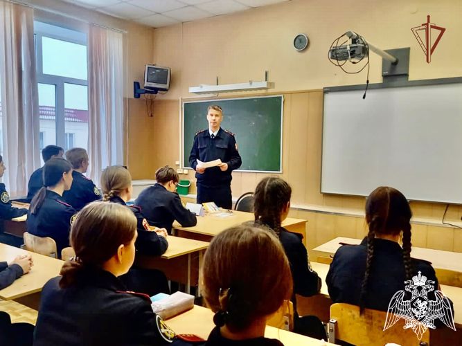 В Верхневолжье росгвардейцы проводят «Уроки мужества» для учащихся в рамках акции «Дни Росгвардии» 