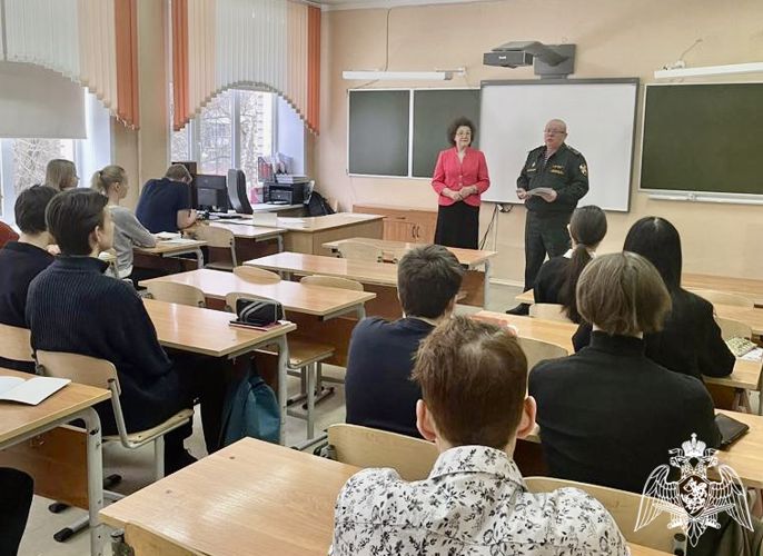 Росгвардейцы проводят встречи с тверскими школьниками в рамках акции  «Есть такая профессия - Родину защищать» 