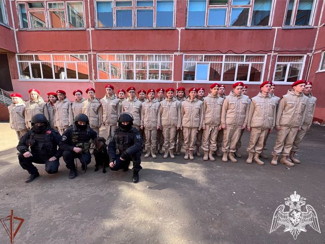 Спецназовцы Росгвардии познакомили тверских школьников с профессиями высотника и  взрывотехника(видео)