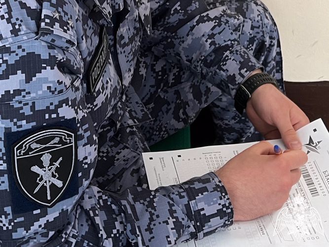 В Твери росгвардейцы написали «Диктант Победы»