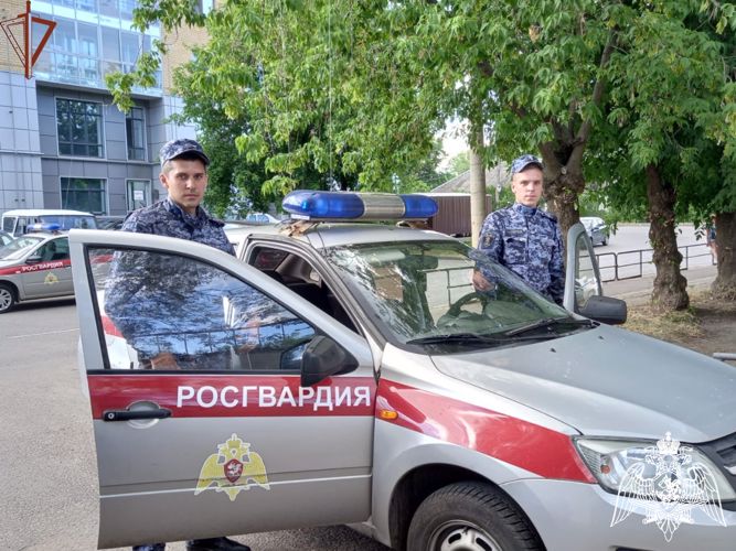 Росгвардейцы задержали похитительницу продовольственных товаров в гипермаркете Твери 