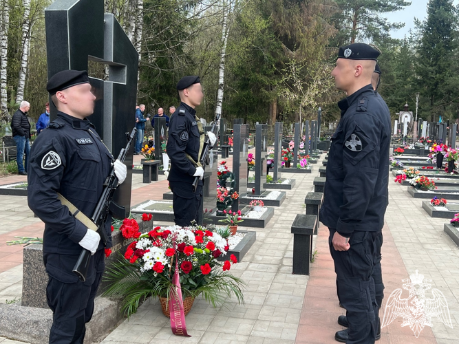 В Твери бойцы ОМОН Росгвардии почтили память своих погибших товарищей