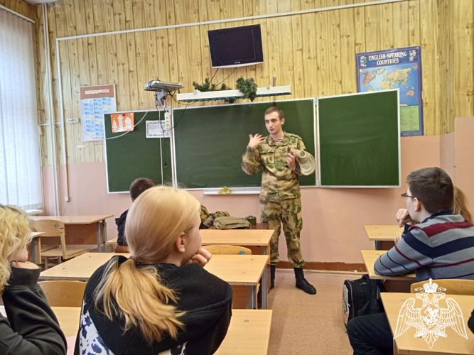 Росгвардейцы проводят встречи с тверскими школьниками в рамках акции  «Есть такая профессия - Родину защищать» 