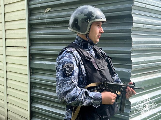 Тверские росгвардейцы задержали мужчину, который попался на краже шампуня 