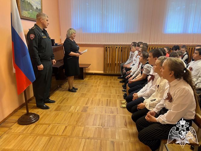 Росгвардейцы провели цикл патриотических встреч с тверскими школьниками, посвященный Великой Победе