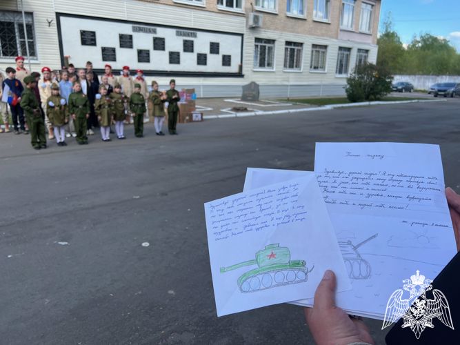 В спецподразделение Росгвардии ученики из Тверской области привезли письма и подарки для сотрудников-участников СВО