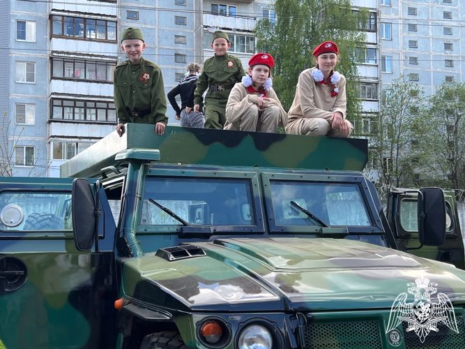 В спецподразделение Росгвардии ученики из Тверской области привезли письма и подарки для сотрудников-участников СВО