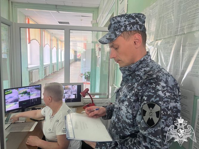 В Тверской области сотрудники Росгвардии проверяют обеспечение безопасности летних пришкольных лагерей (видео)