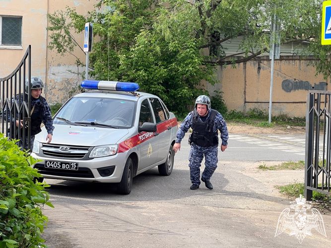 В Тверской области сотрудники Росгвардии проверяют обеспечение безопасности летних пришкольных лагерей (видео)