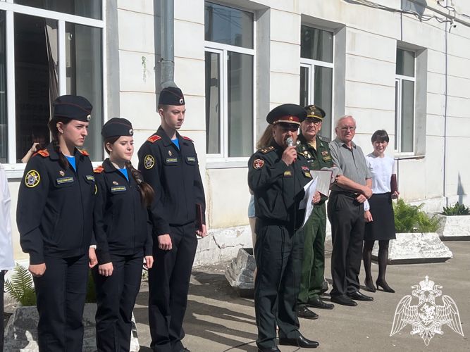 В Твери представитель Росгвардии принял участие в торжественной линейке, посвященной реализации патриотической акции «Поможем бойцам взвода лейтенанта Шигина»