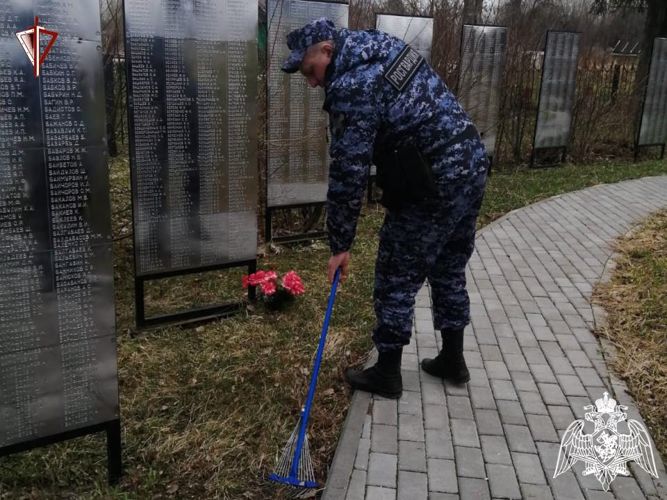 Росгвардейцы в Тверской области облагородили памятные места и воинские захоронения