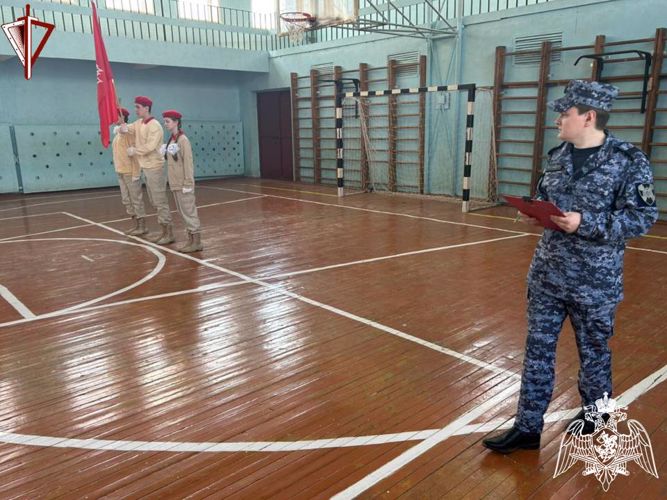 Сотрудники Росгвардии в Лихославле стали судьями смотра-конкурса строя и песни, посвященного Дню Победы