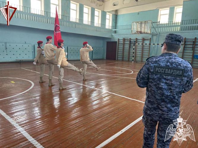 Сотрудники Росгвардии в Лихославле стали судьями смотра-конкурса строя и песни, посвященного Дню Победы