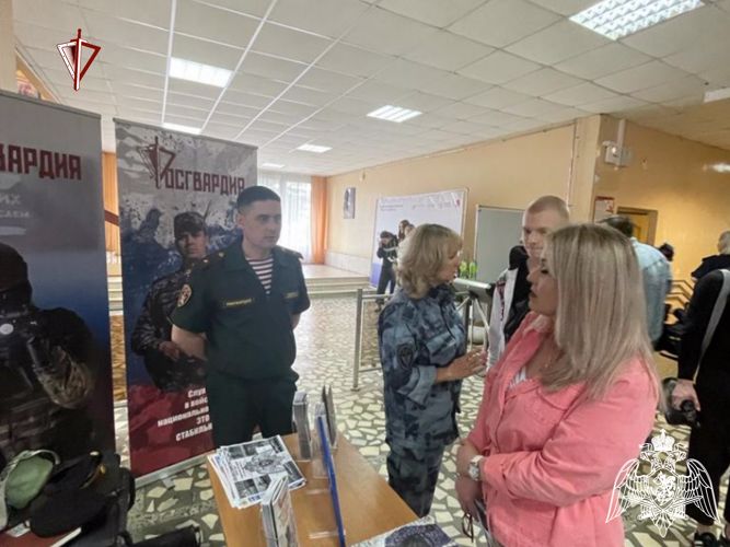 В Твери офицеры Росгвардии приняли участие в ярмарке вакансий