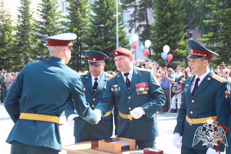Военные учебные заведения Росгвардии провели выпуски офицеров