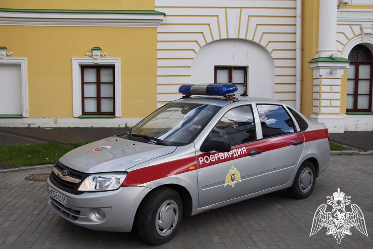 Тверские росгвардейцы задержали любителя изысканного алкоголя и сладостей
