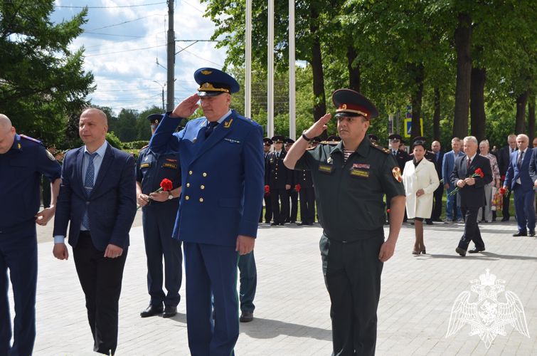 Росгвардейцы приняли участие в торжественной церемонии открытия памятника «Защитникам правопорядка и закона» в Твери 