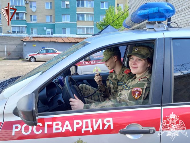 В Твери участники акции «Каникулы с Росгвардией» прошли стажировку во вневедомственной охране регионального Управления Росгвардии