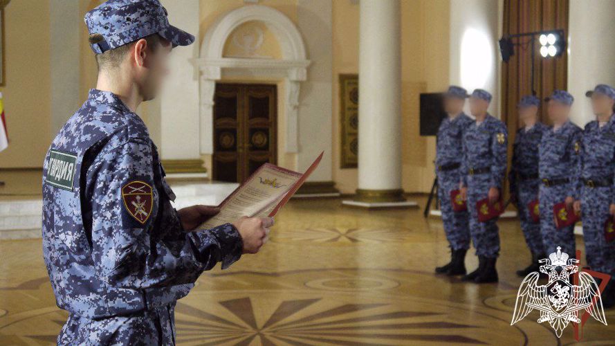 Сотрудники Росгвардии в ЛНР приняли присягу