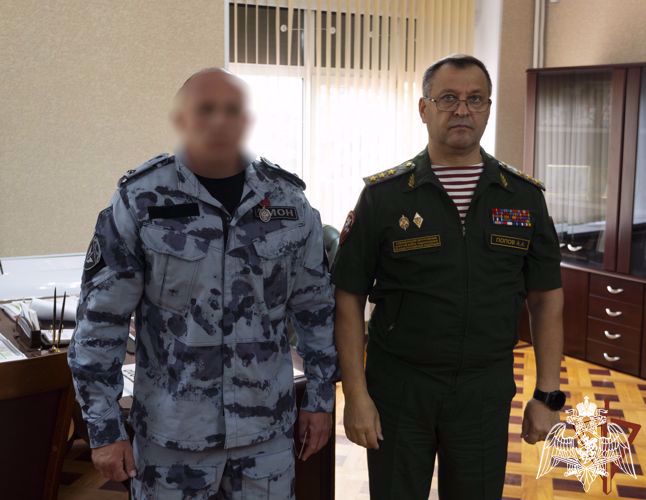 Командующий Центральным округом Росгвардии вручил госнаграды военнослужащим и сотрудникам ведомства