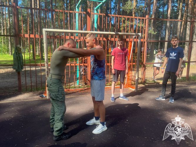 Офицер Росгвардии провел спортивную тренировку с тверскими ребятами (видео)