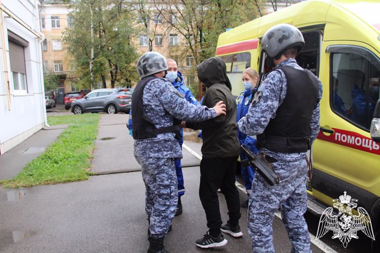 ​ Кареты скорой медицинской помощи взяла под охрану Росгвардия в Тверской области