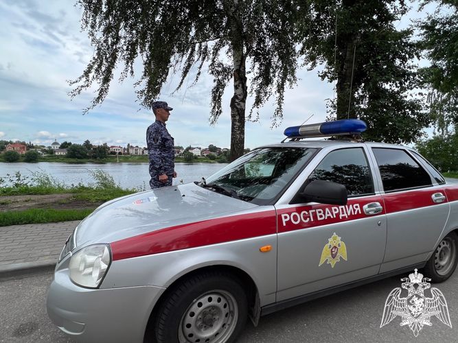 Росгвардейцы по горячим следам задержали тверитянина подозреваемого в грабеже коньяка из  круглосуточного питейного заведения