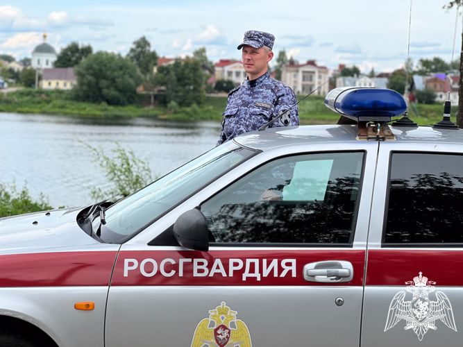 Росгвардейцы задержали тверичанина пытавшего похитить мужскую одежду и молочную продукцию