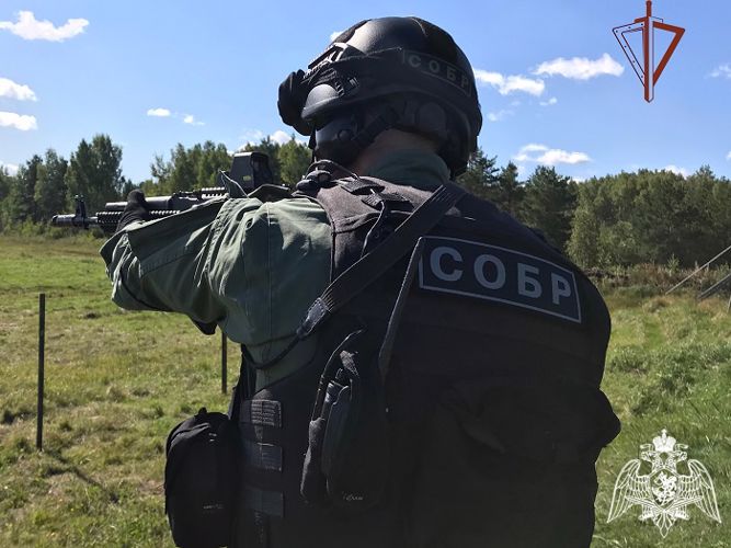 Начальник регионального Управления Росгвардии генерал-майор Александр Пляскин поздравил личный состав СОБР с профессиональным праздником - Днем создания специальных отрядов быстрого реагирования.