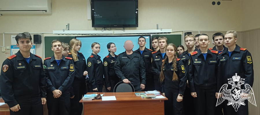Спецназовец поговорил о  правилах безопасности в сети «Интернет» с учащимися тверского кадетского класса Росгвардии 