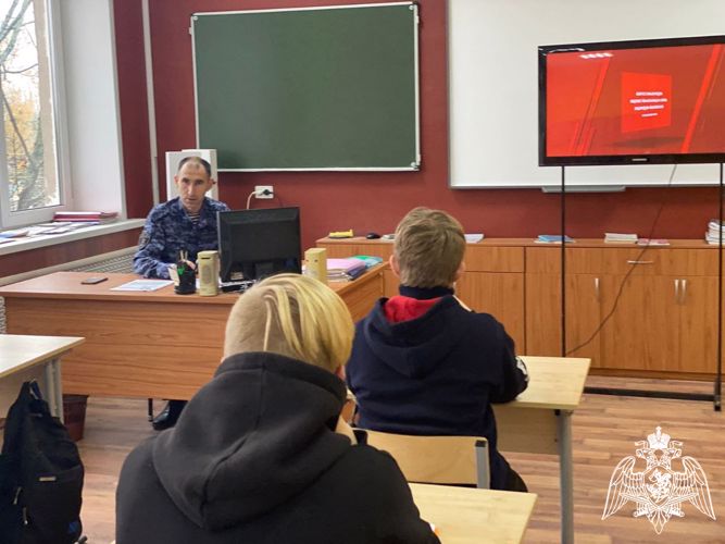 Тверские росгвардейцы провели «Урок мужества», приуроченный ко Дню народного единства
