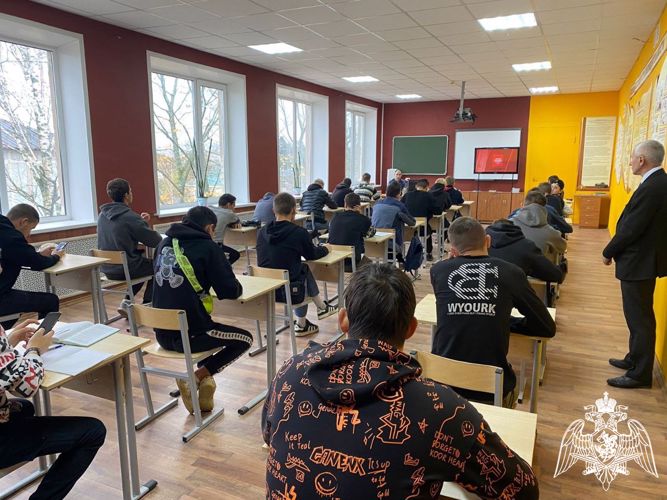 Тверские росгвардейцы провели «Урок мужества», приуроченный ко Дню народного единства