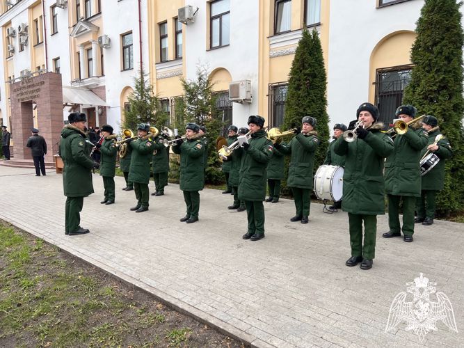 Губернатор Тверской области вручил росгвардейцам ключи от новых автомобилей