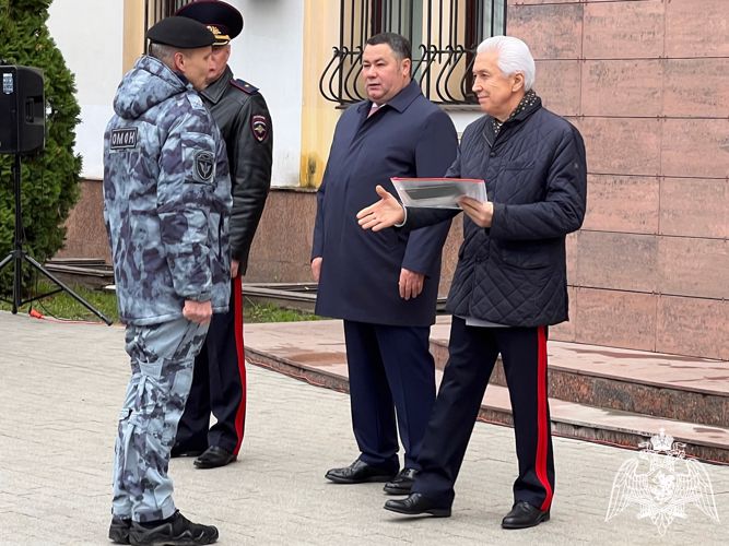 Губернатор Тверской области вручил росгвардейцам ключи от новых автомобилей