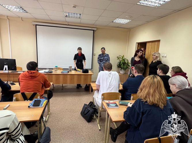 Росгвардейцы провели занятие по безопасности для тверских студентов