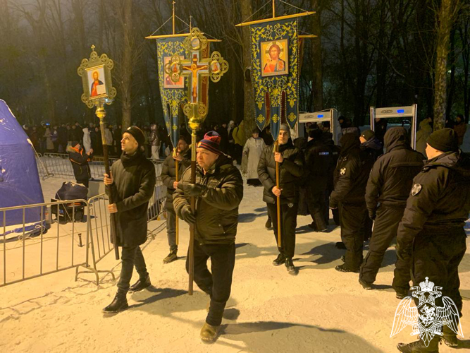 В Тверской области росгвардейцы обеспечили охрану общественного порядка во время Крещенских купаний